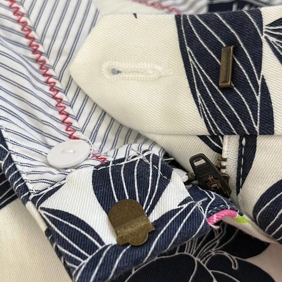 Lands’ End Black White Floral Lily Print Crop Pants Size 10P - Picture 8 of 12